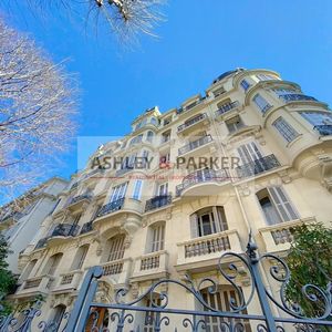 Property in Carre d'Or