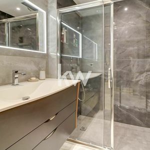 Property in Carre d'Or