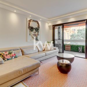 Property in Carre d'Or