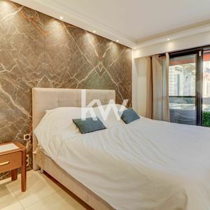 Property in Carre d'Or