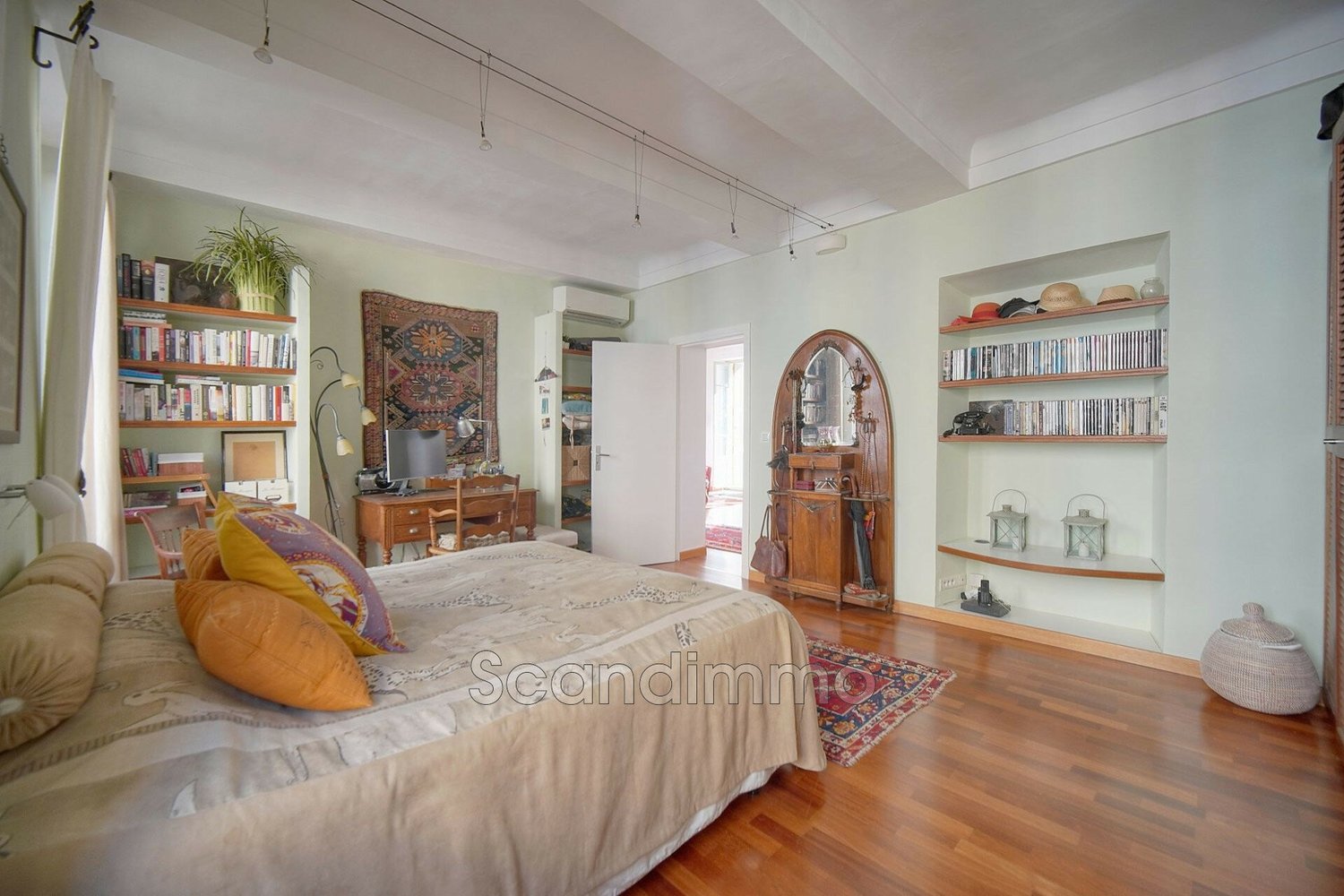 Property photo in Carre d'Or