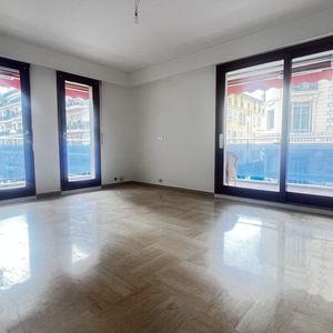 Property in Carre d'Or