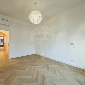 Property in Carre d'Or