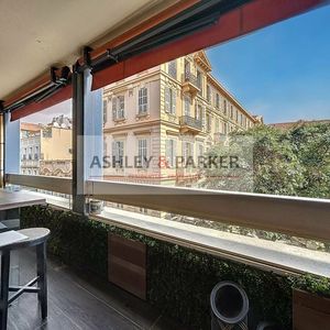 Property in Carre d'Or