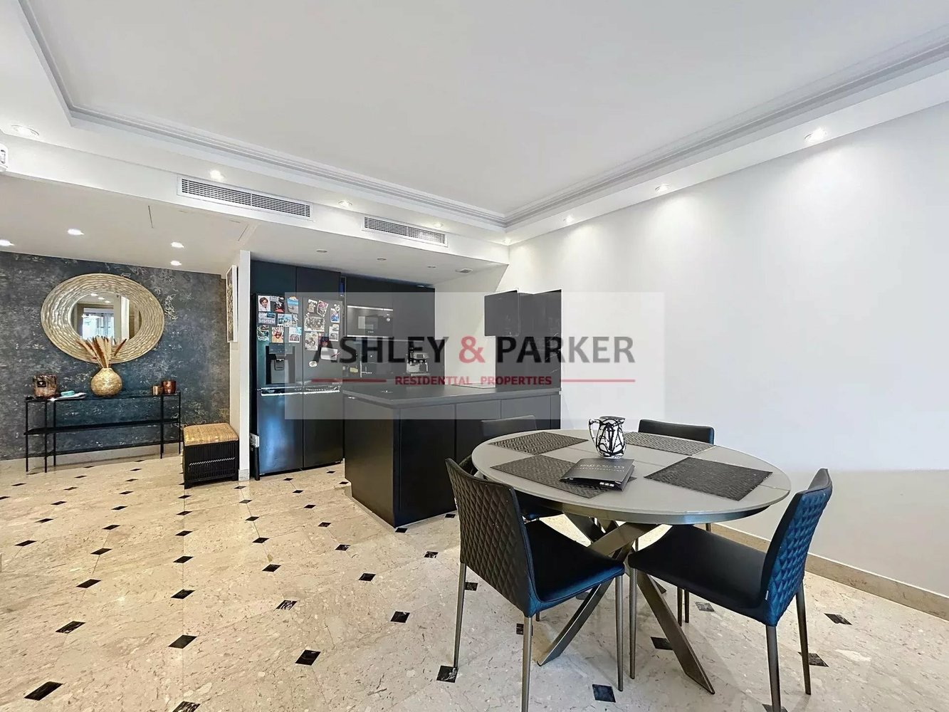 Property photo in Carre d'Or