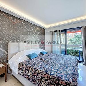 Property in Carre d'Or