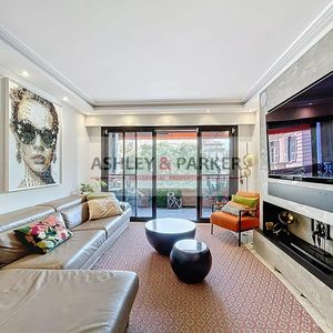 Property in Carre d'Or