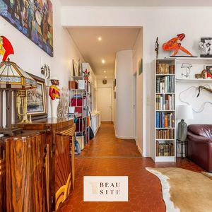 Property in Carre d'Or