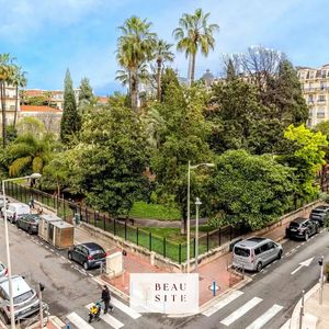 Property in Carre d'Or