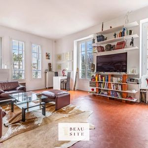 Property in Carre d'Or