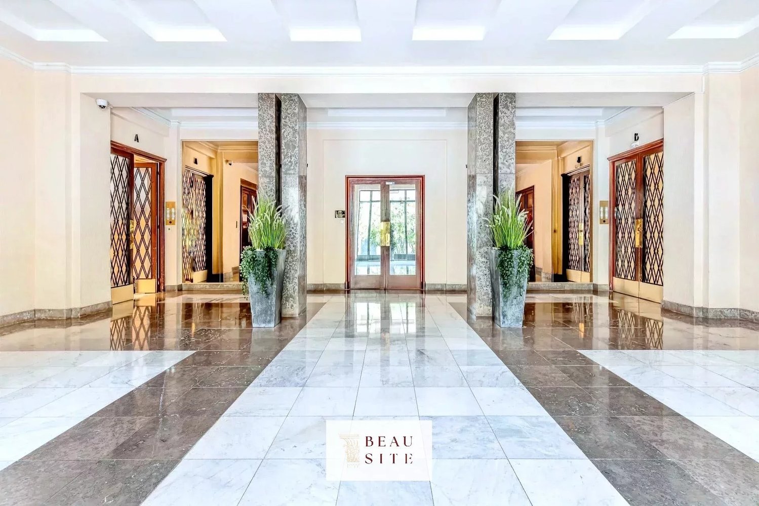 Property photo in Carre d'Or