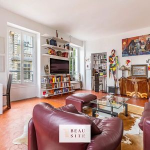 Property in Carre d'Or