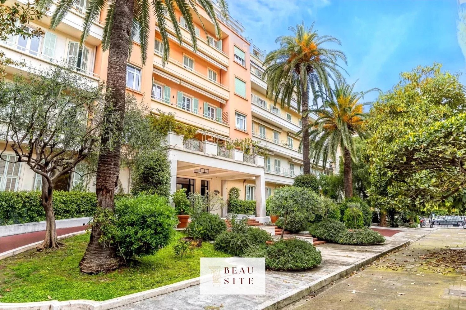 Property photo in Carre d'Or