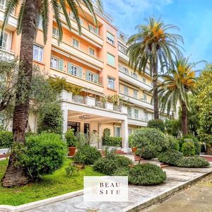 Property in Carre d'Or