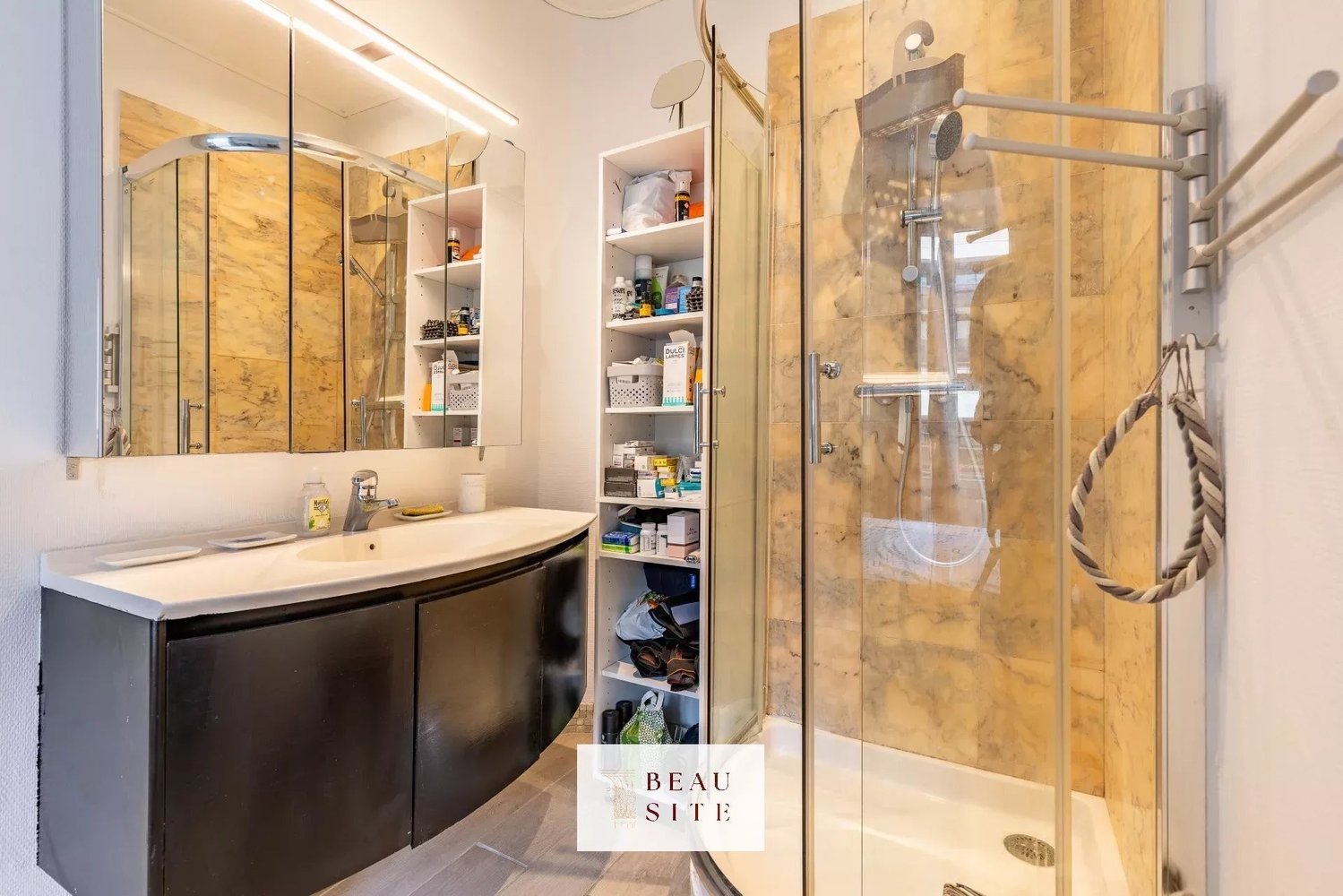 Property photo in Carre d'Or