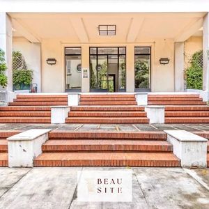 Property in Carre d'Or