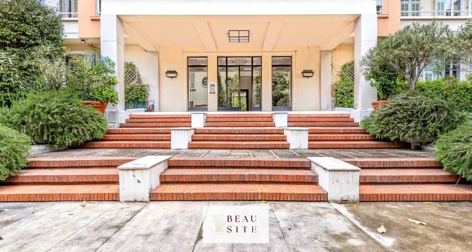 Property photo in Carre d'Or