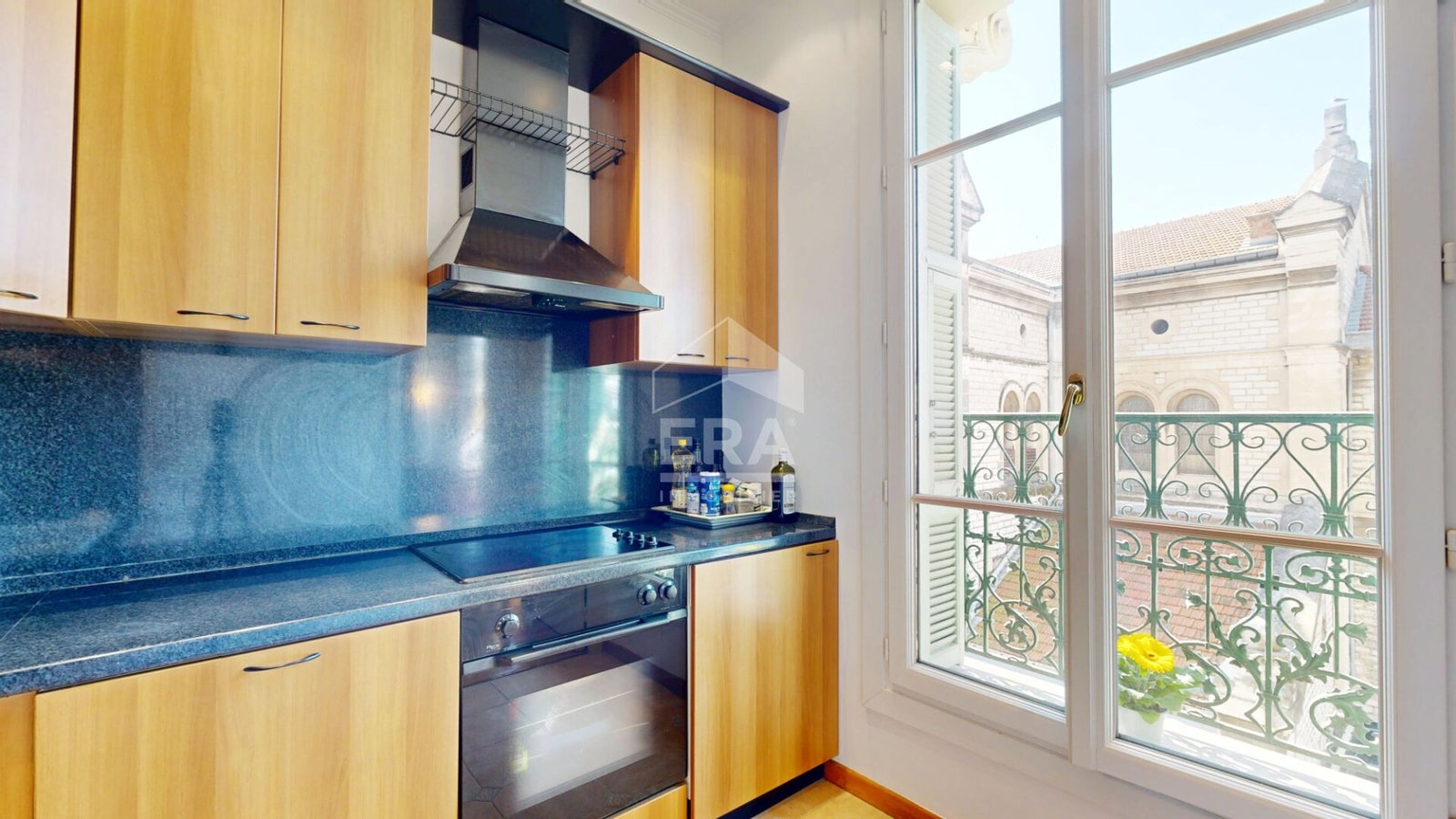 Property photo in Carre d'Or