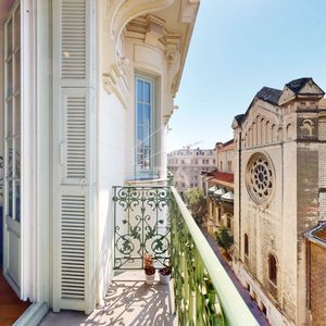 Property in Carre d'Or