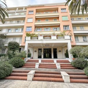 Property in Carre d'Or