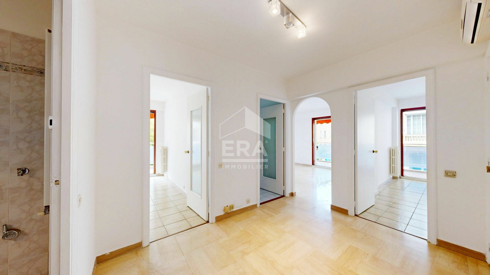 Property photo in Carre d'Or