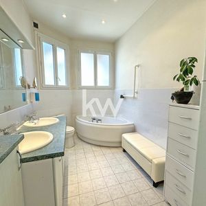 Property in Carre d'Or