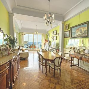 Property in Carre d'Or