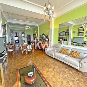 Property in Carre d'Or