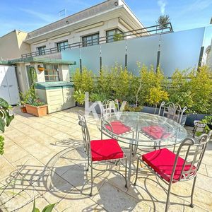 Property in Carre d'Or