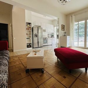 Property in Carre d'Or