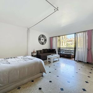 Property in Carre d'Or