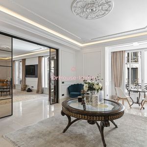 Property in Carre d'Or