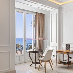 Property in Carre d'Or