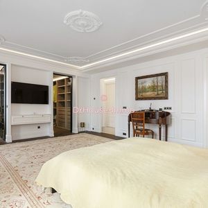 Property in Carre d'Or