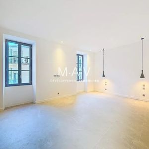 Property in Carre d'Or