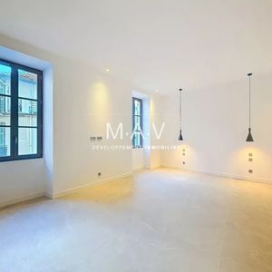 Property in Carre d'Or