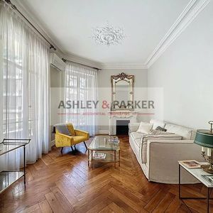 Property in Carre d'Or