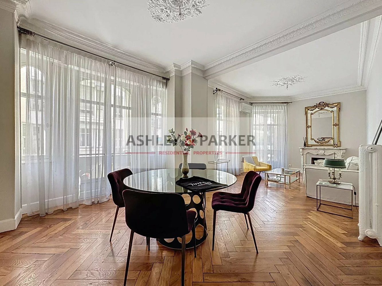 Property photo in Carre d'Or