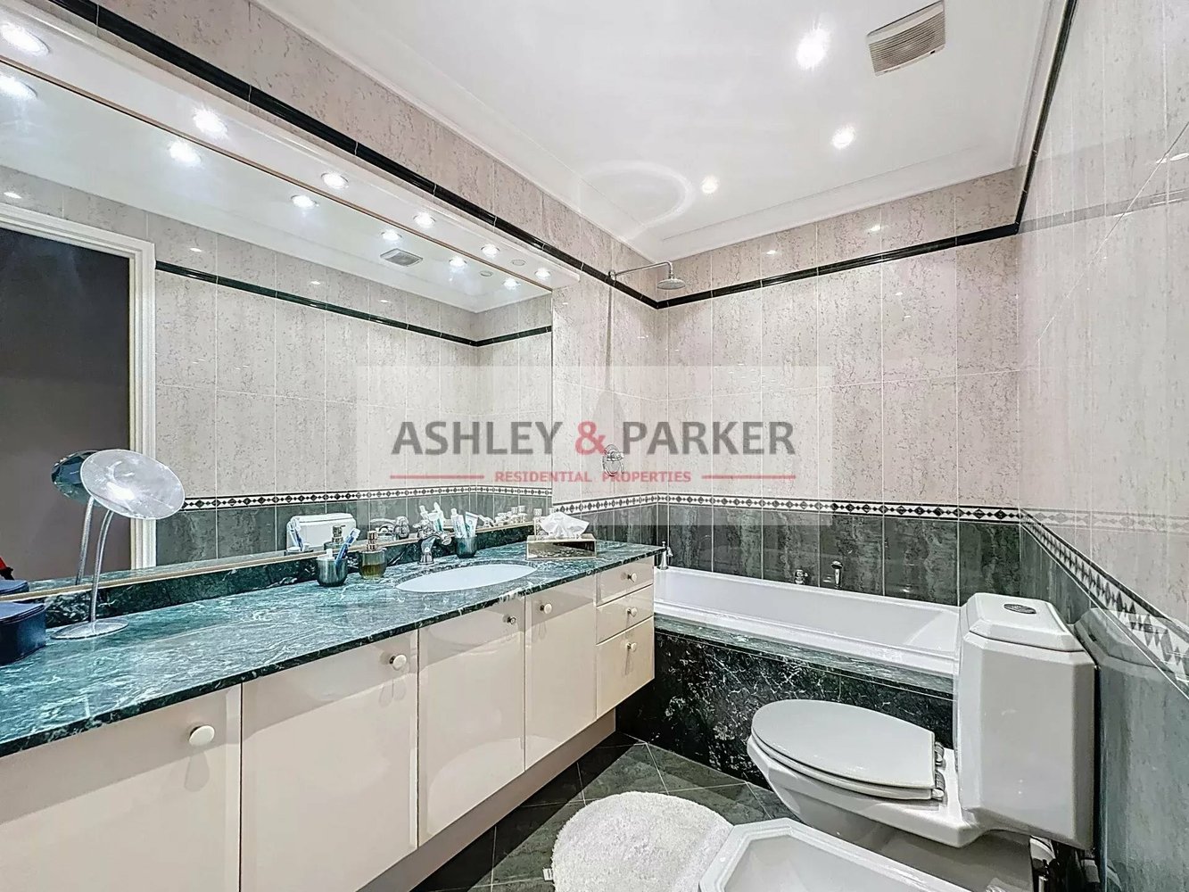 Property photo in Carre d'Or