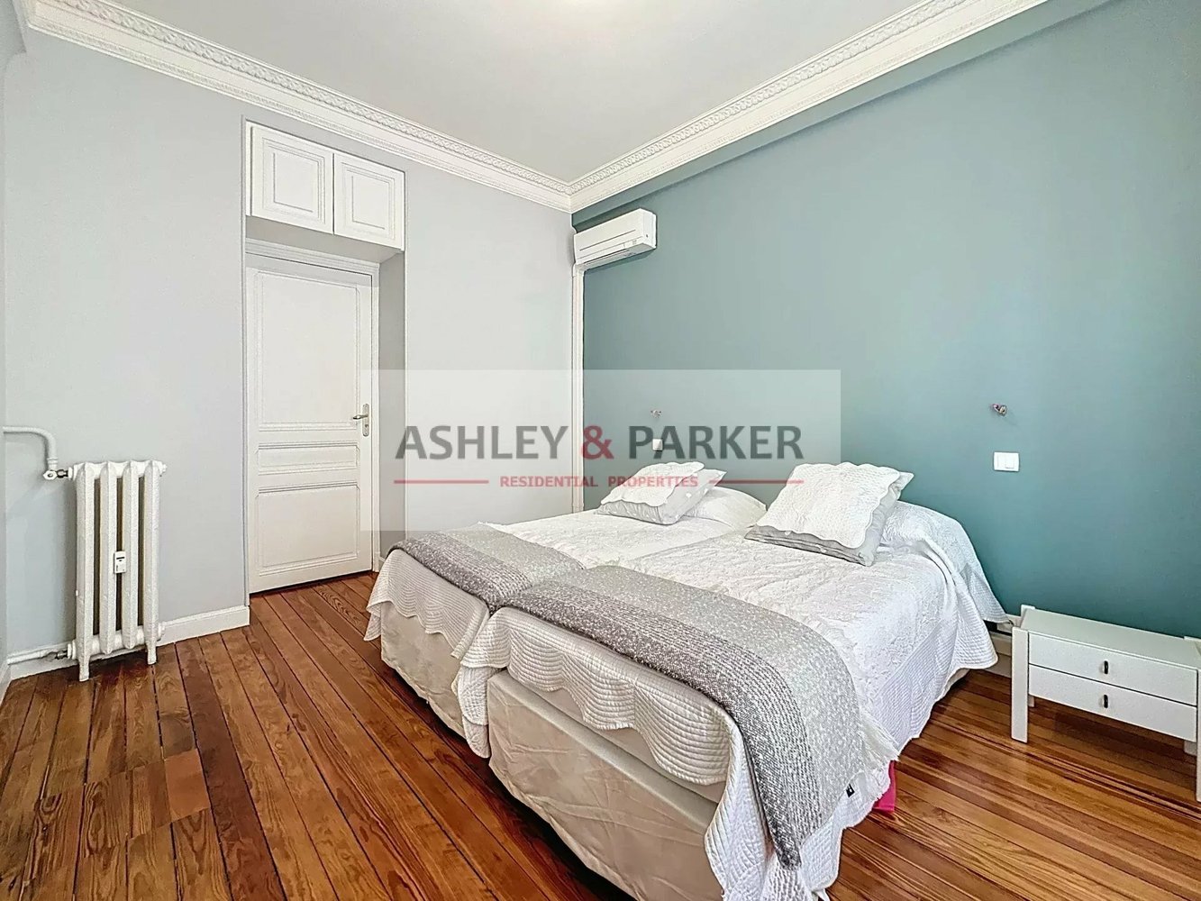 Property photo in Carre d'Or