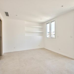 Property in Carre d'Or