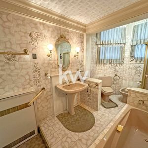 Property in Carre d'Or