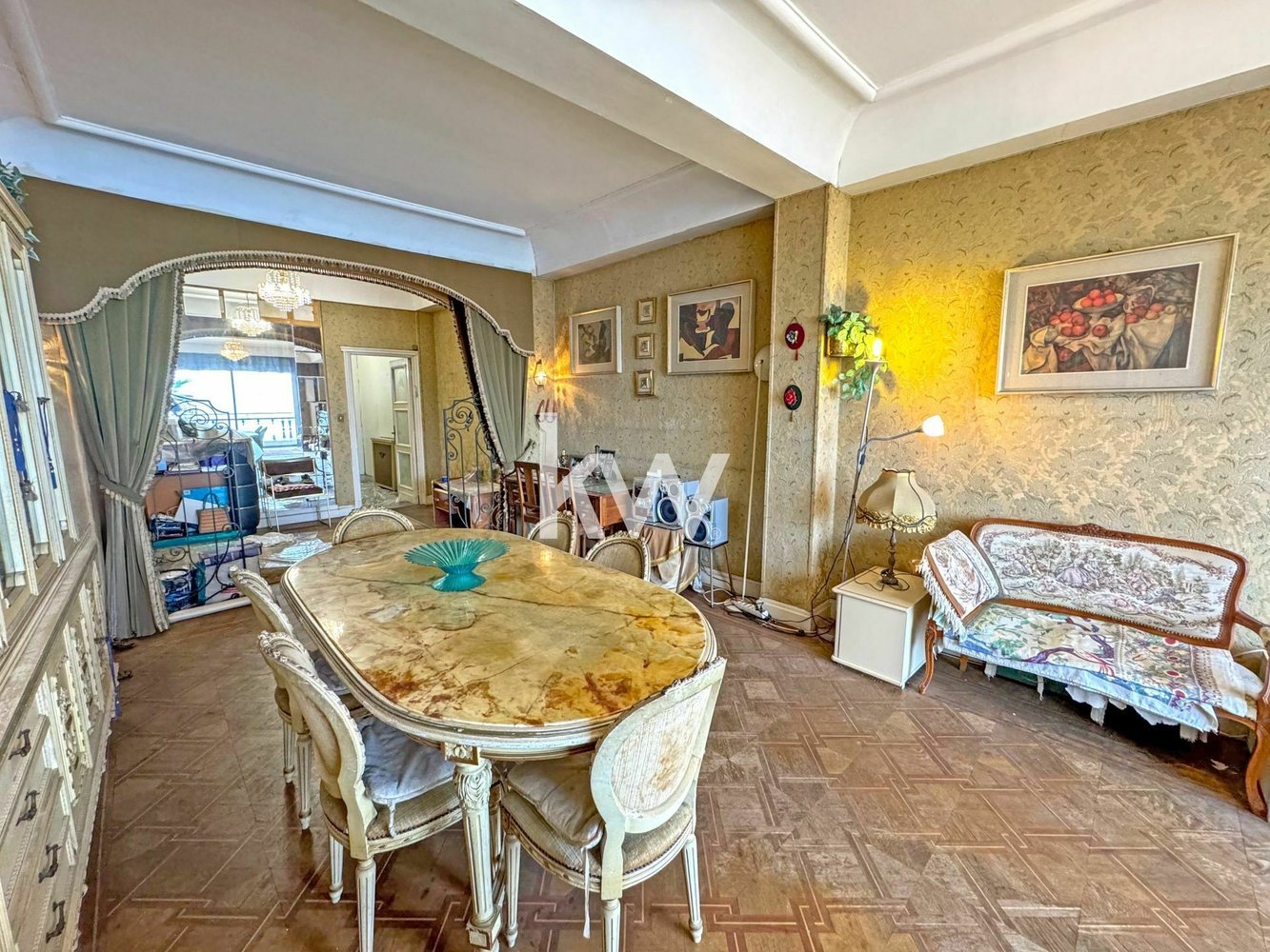 Property photo in Carre d'Or