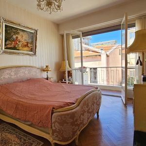 Property in Carre d'Or