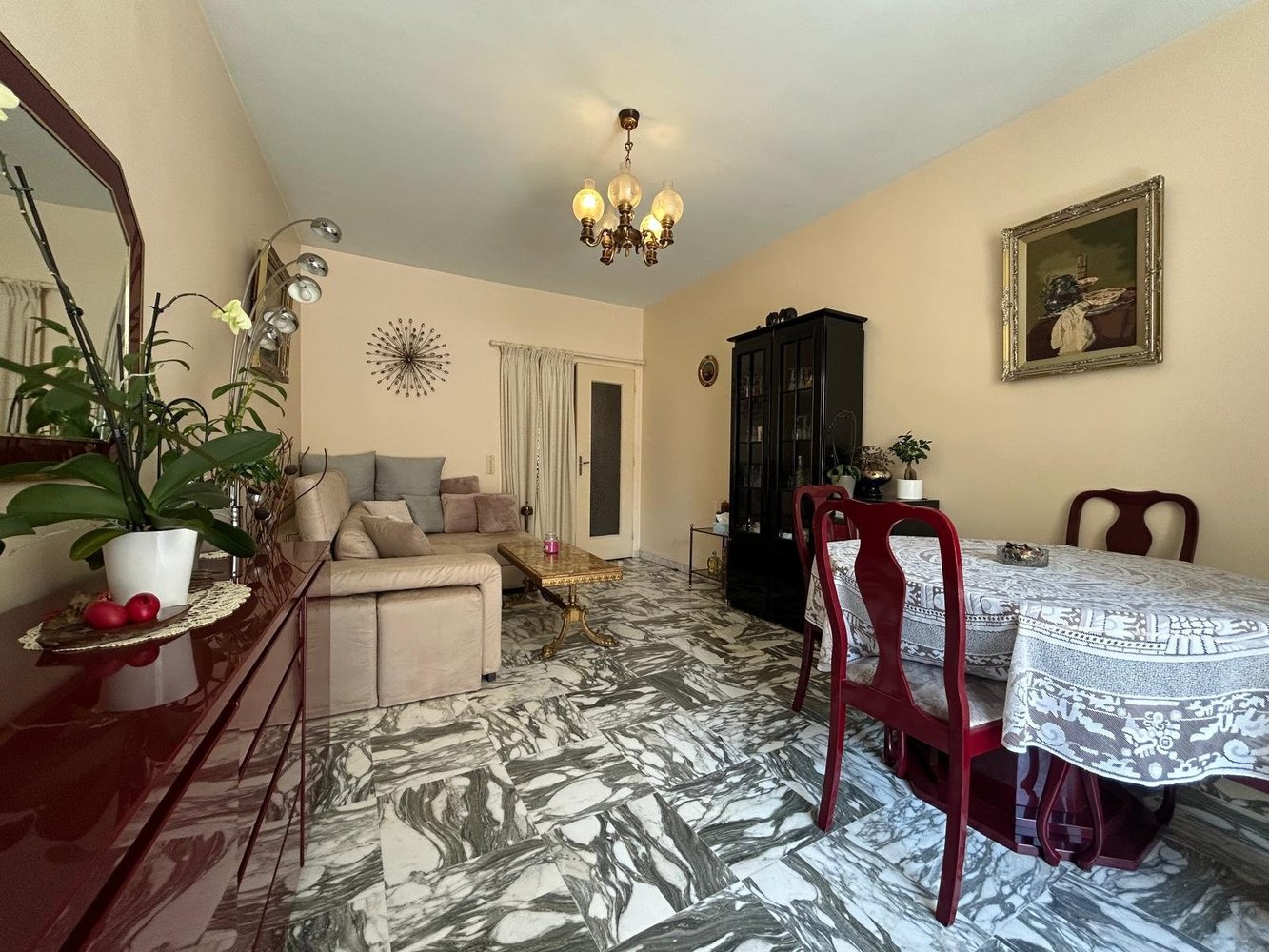 Property photo in Carre d'Or