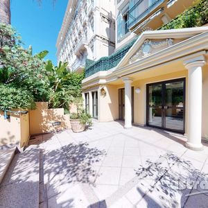 Property in Carre d'Or