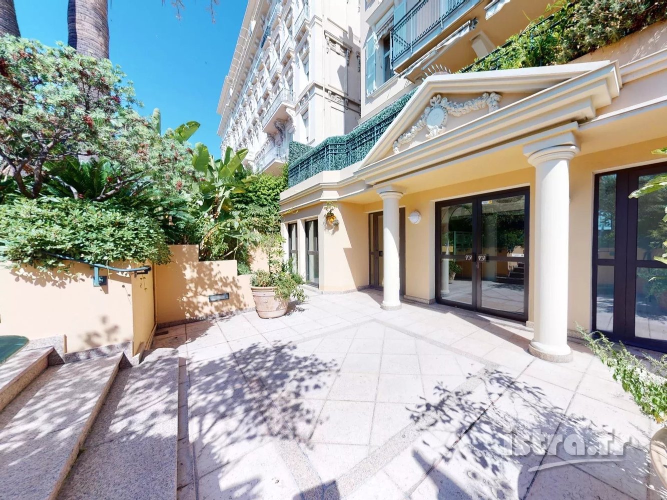 Property photo in Carre d'Or