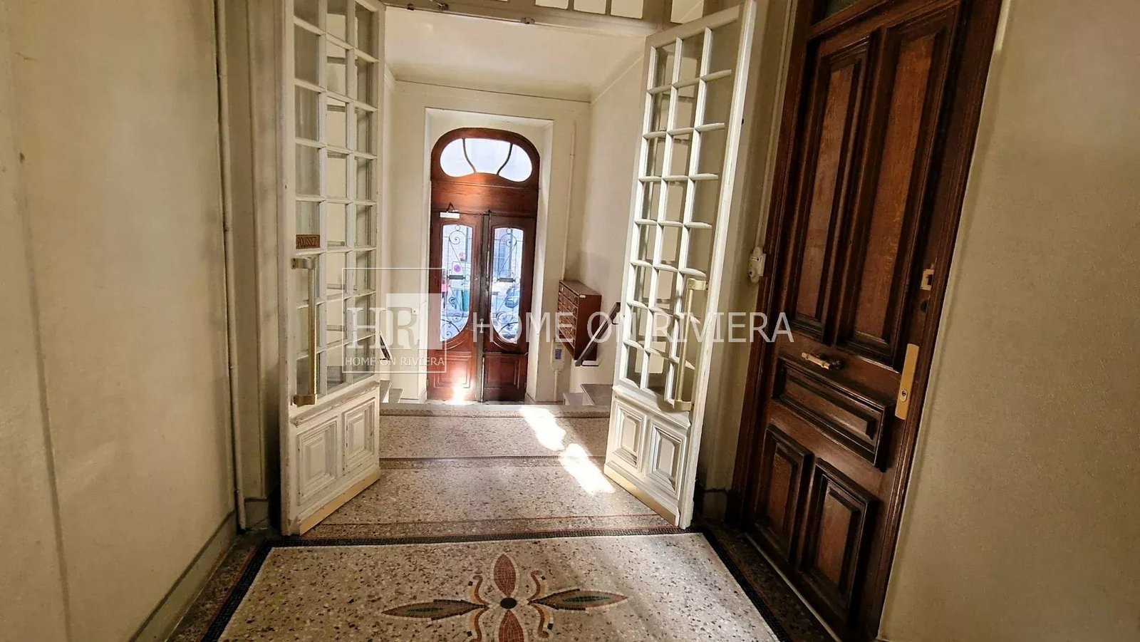 Property photo in Carre d'Or