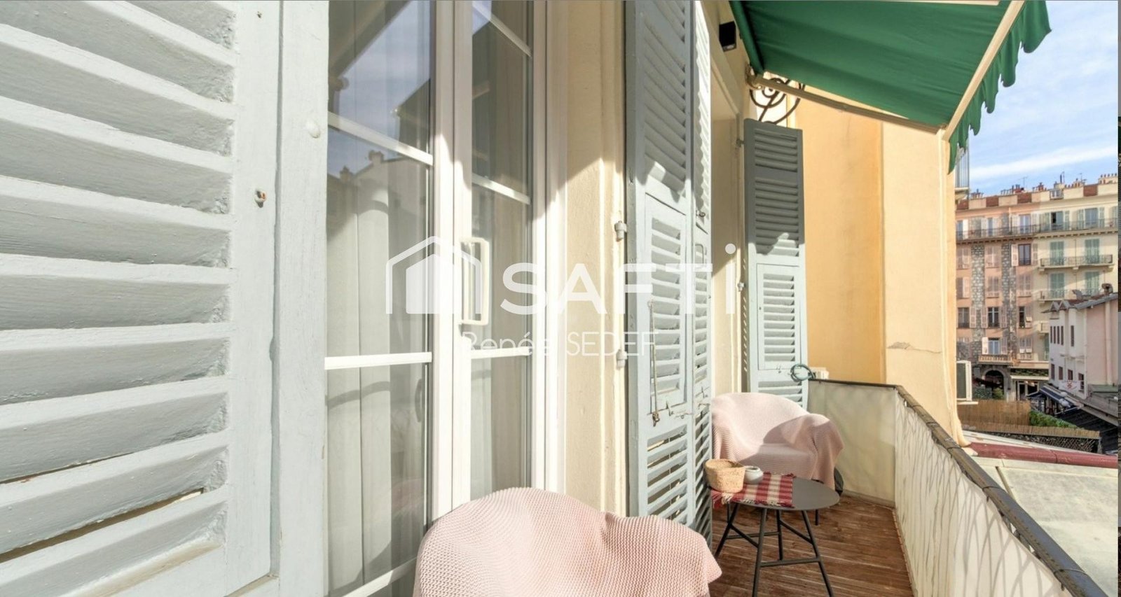 Property photo in Carre d'Or