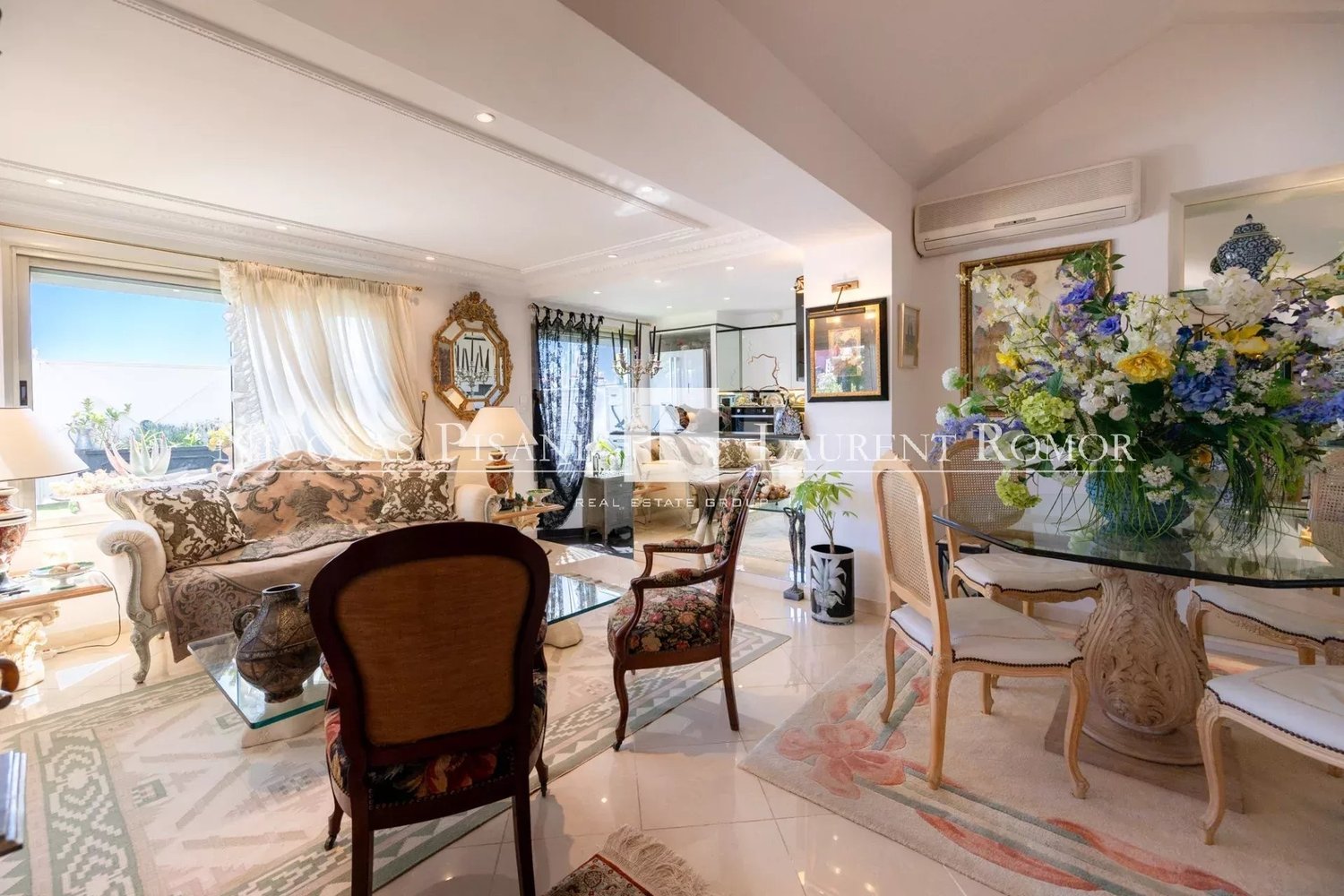 Property photo in Carre d'Argent